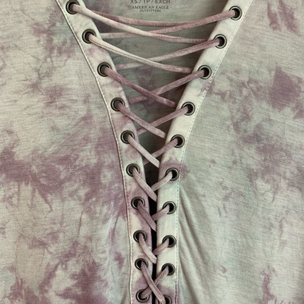 American Eagle Outfitters Lavender Tie-Dye Lace-Up V-Neck Short Sleeve Tee - Picture 3 of 7